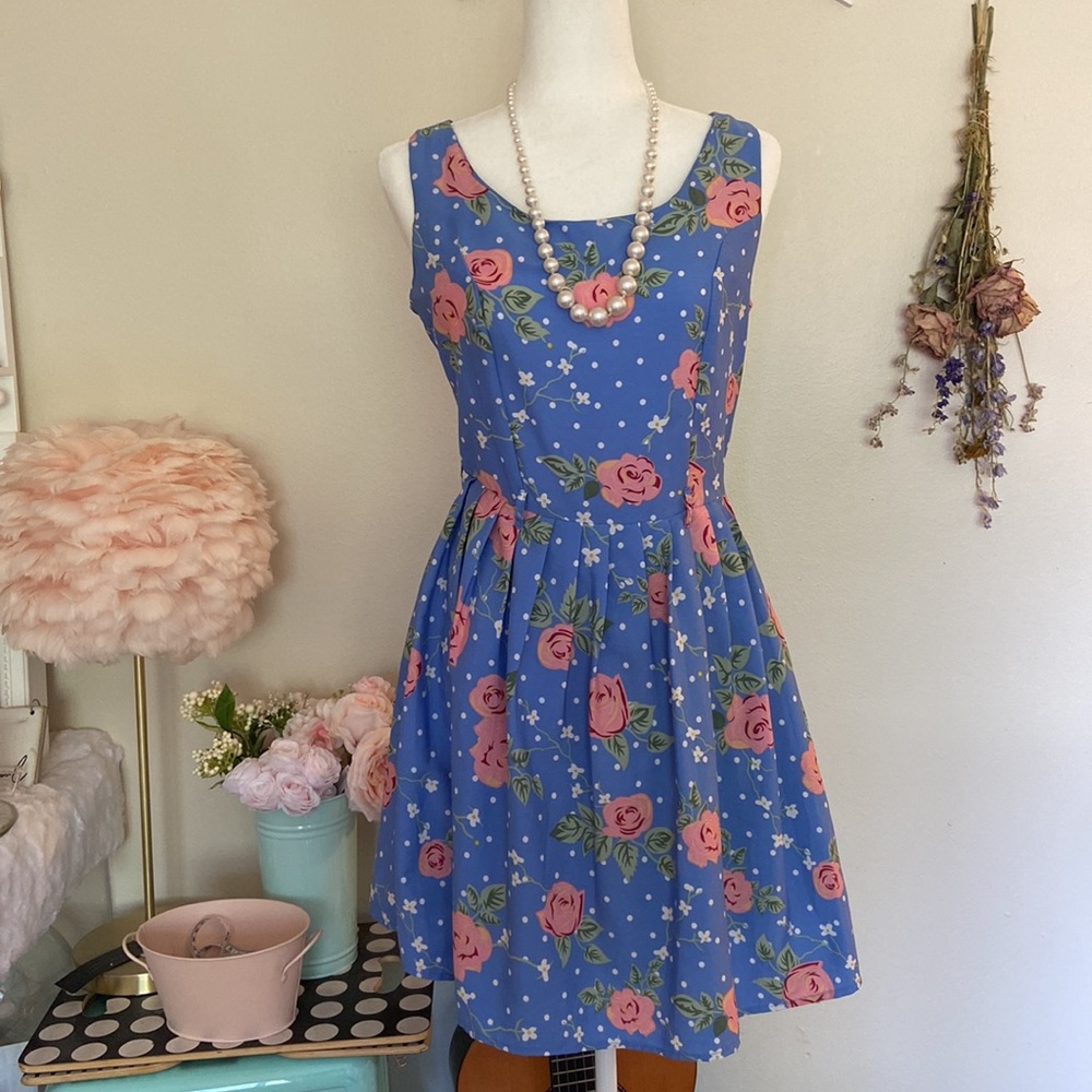 VTG lovely Vintage floral polka dot dress